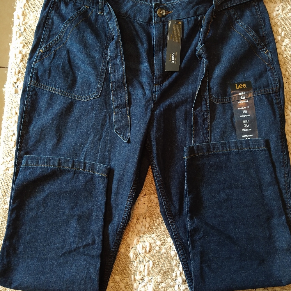 NWT Lee Capri blue jeans 💙